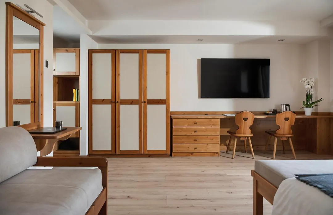 Hotel Cristallo-1